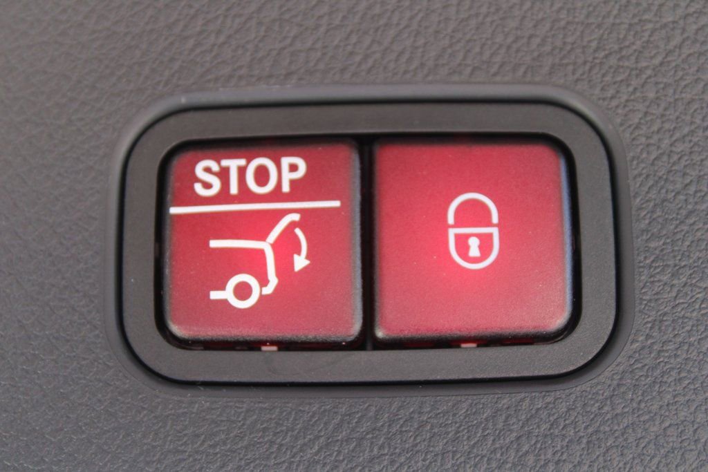 Certified 2025 Mercedes-Benz GLC 350e image 11