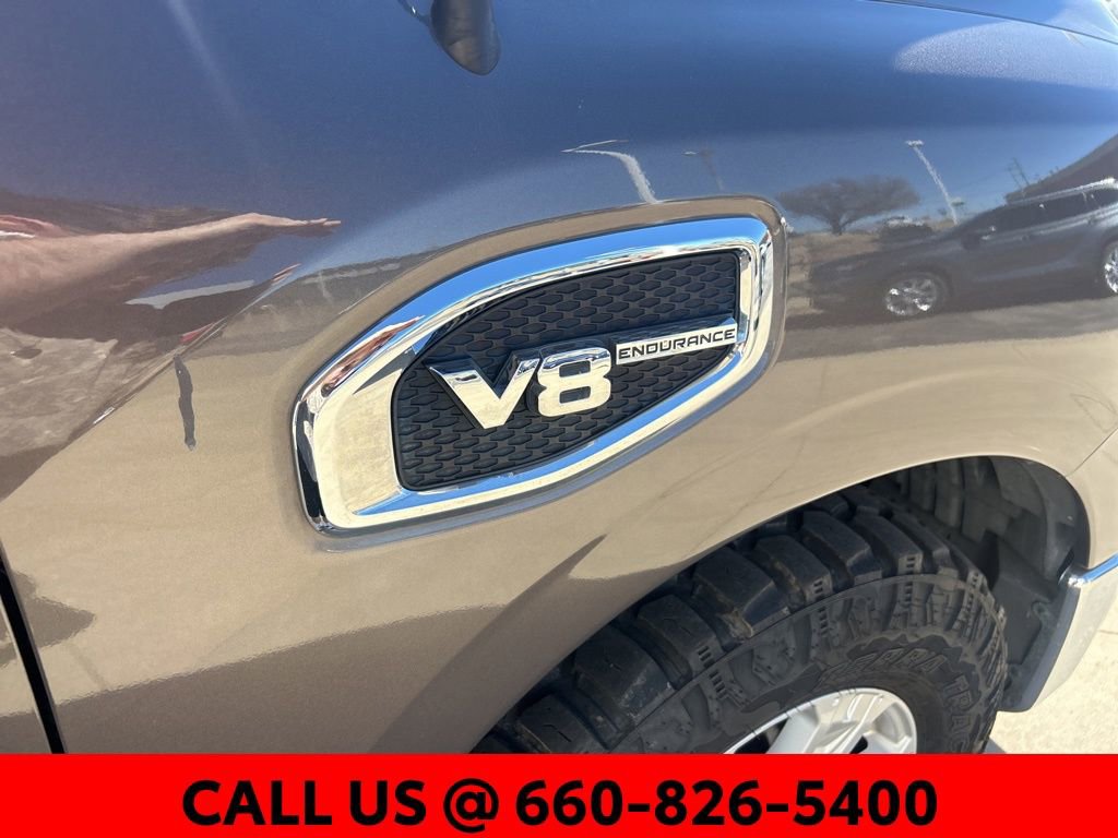 Used 2017 Nissan Titan SV image 4