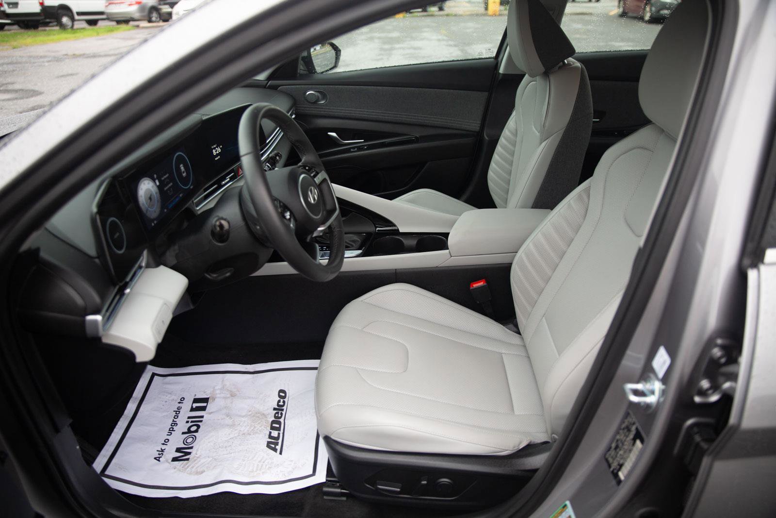 Used 2025 Hyundai Elantra Limited image 21