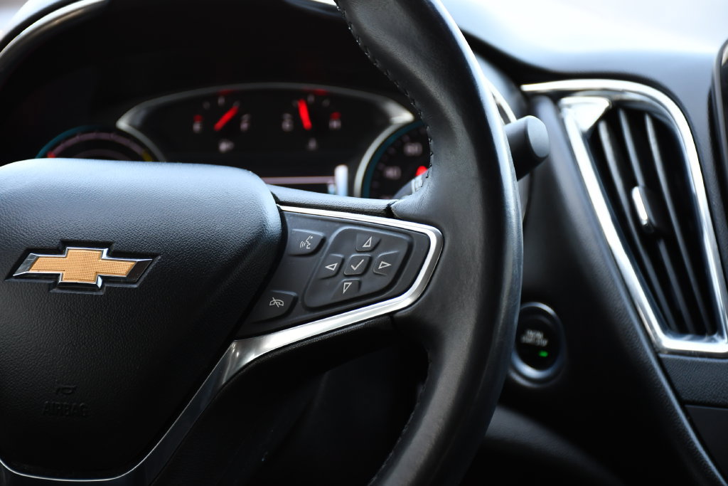 Used 2018 Chevrolet Malibu Hybrid w/ Leather Package FWD image 25