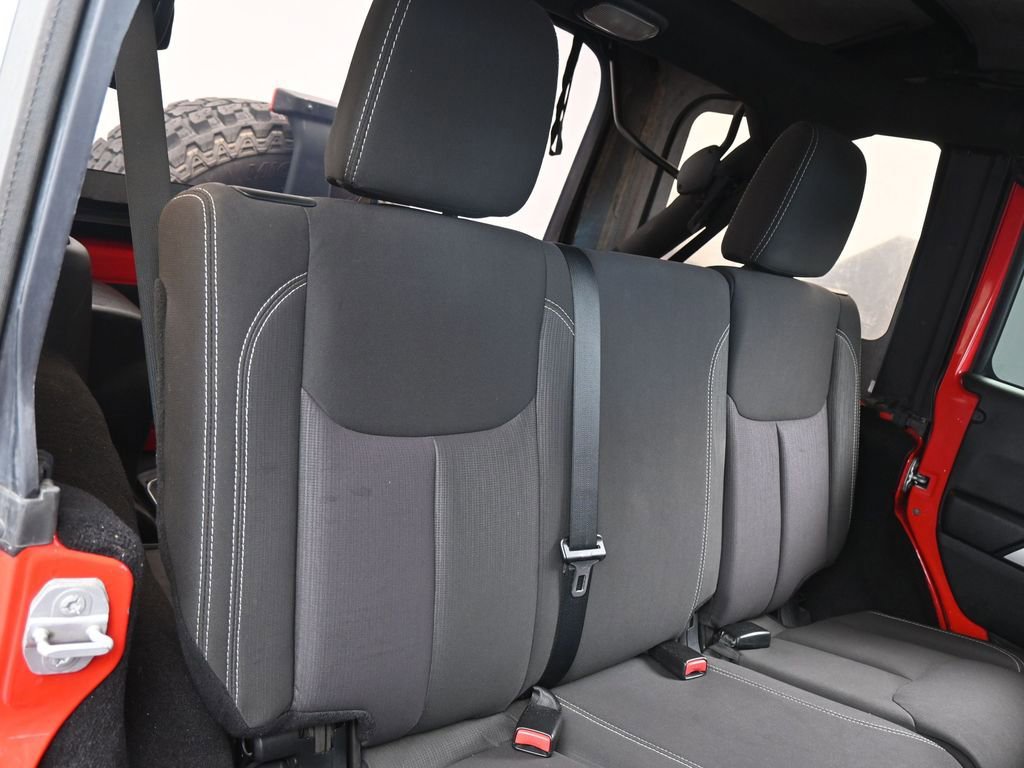 Used 2014 Jeep Wrangler Unlimited Rubicon image 42