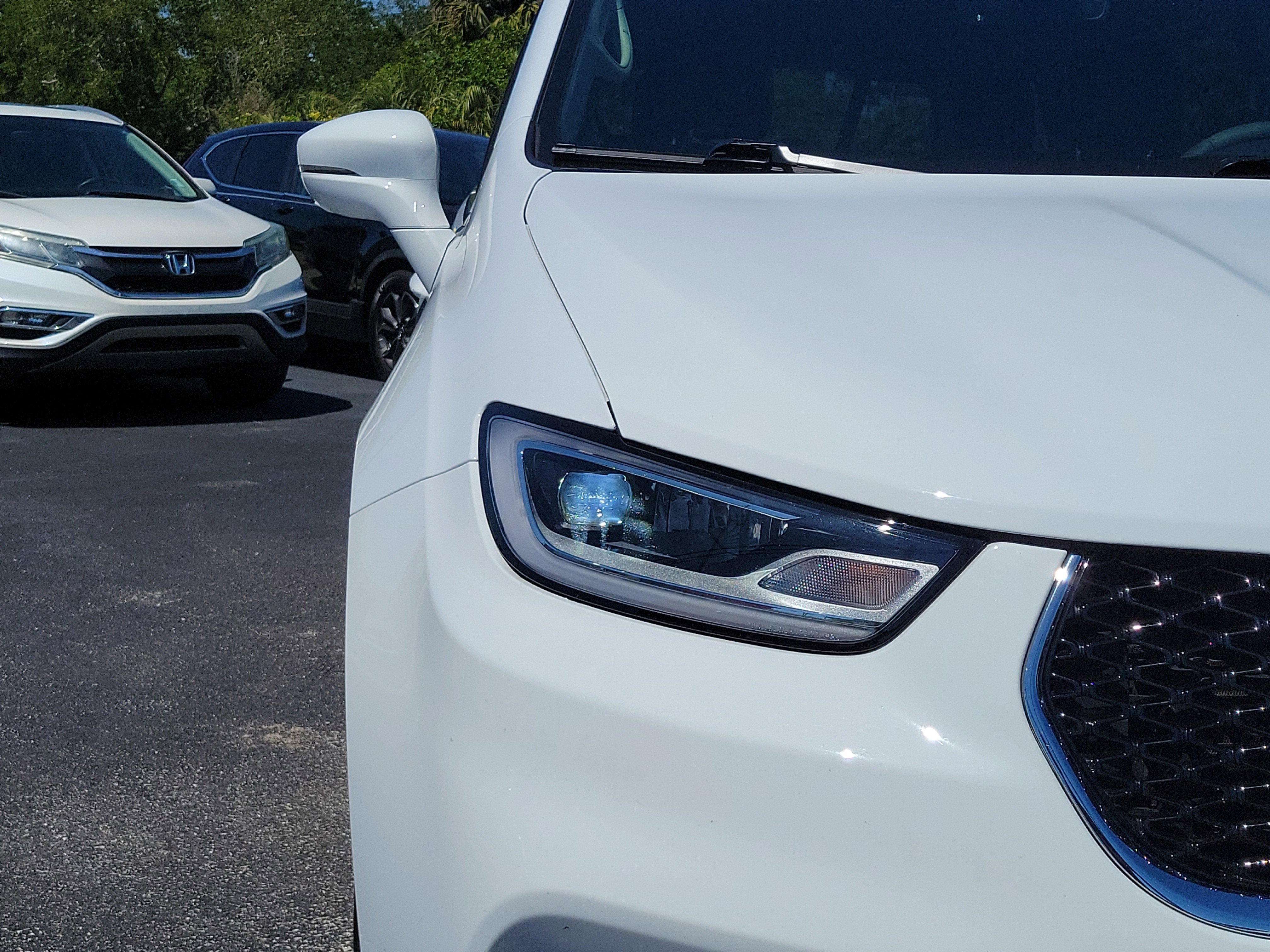 Used 2022 Chrysler Pacifica Touring-L w/ Uconnect Theater Family Group image 7