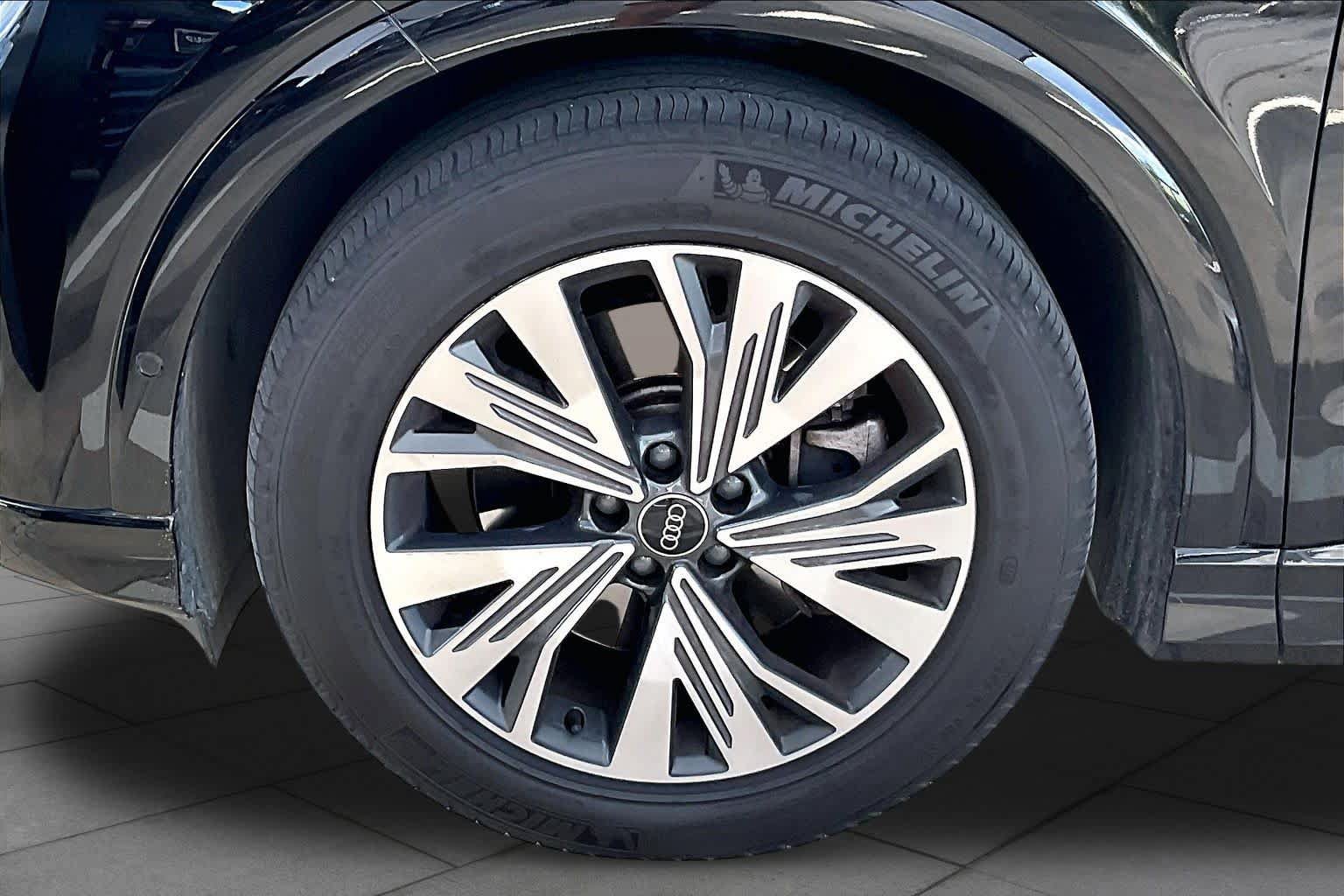 Used 2023 Audi Q4 e-tron Premium Plus w/ Premium Plus RWD image 9