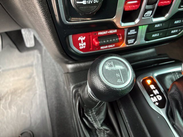 Used 2024 Jeep Gladiator Rubicon w/ Technology Group AWD/4WD image 39