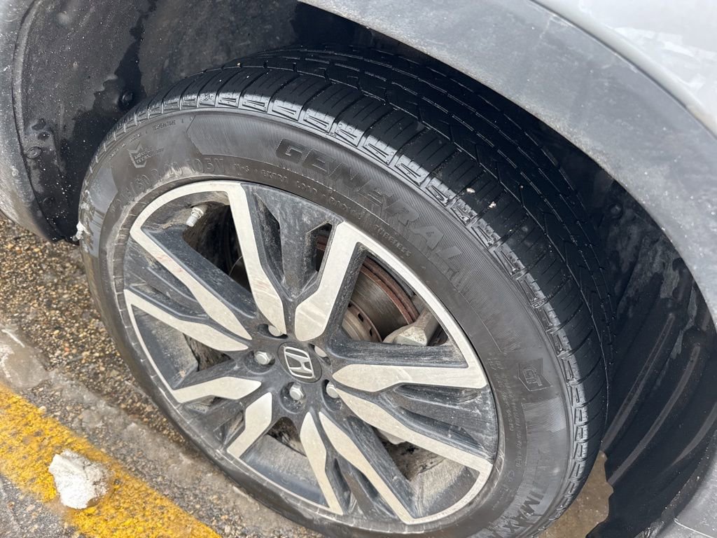 Used 2019 Honda Pilot Touring image 2