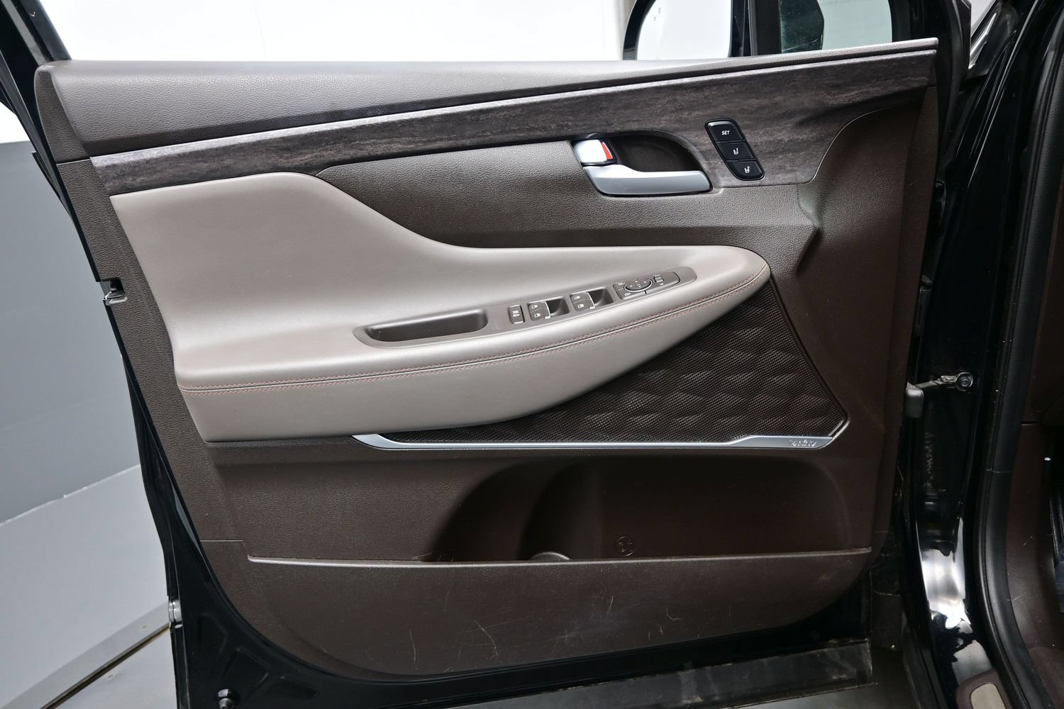 Used 2020 Hyundai Santa Fe Limited FWD image 9