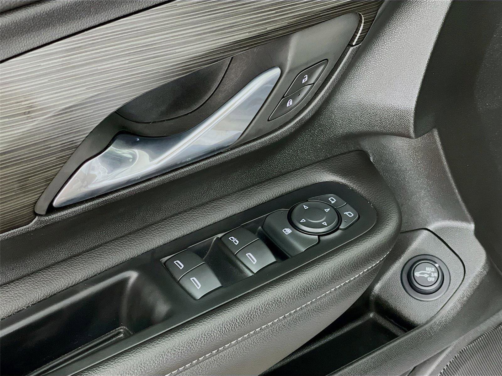 Used 2023 GMC Terrain SLE w/ Driver Convenience Package image 21