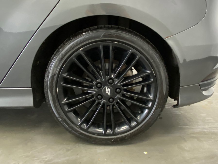 Used 2017 Ford Focus ST w/ Equipment Group 401A image 18