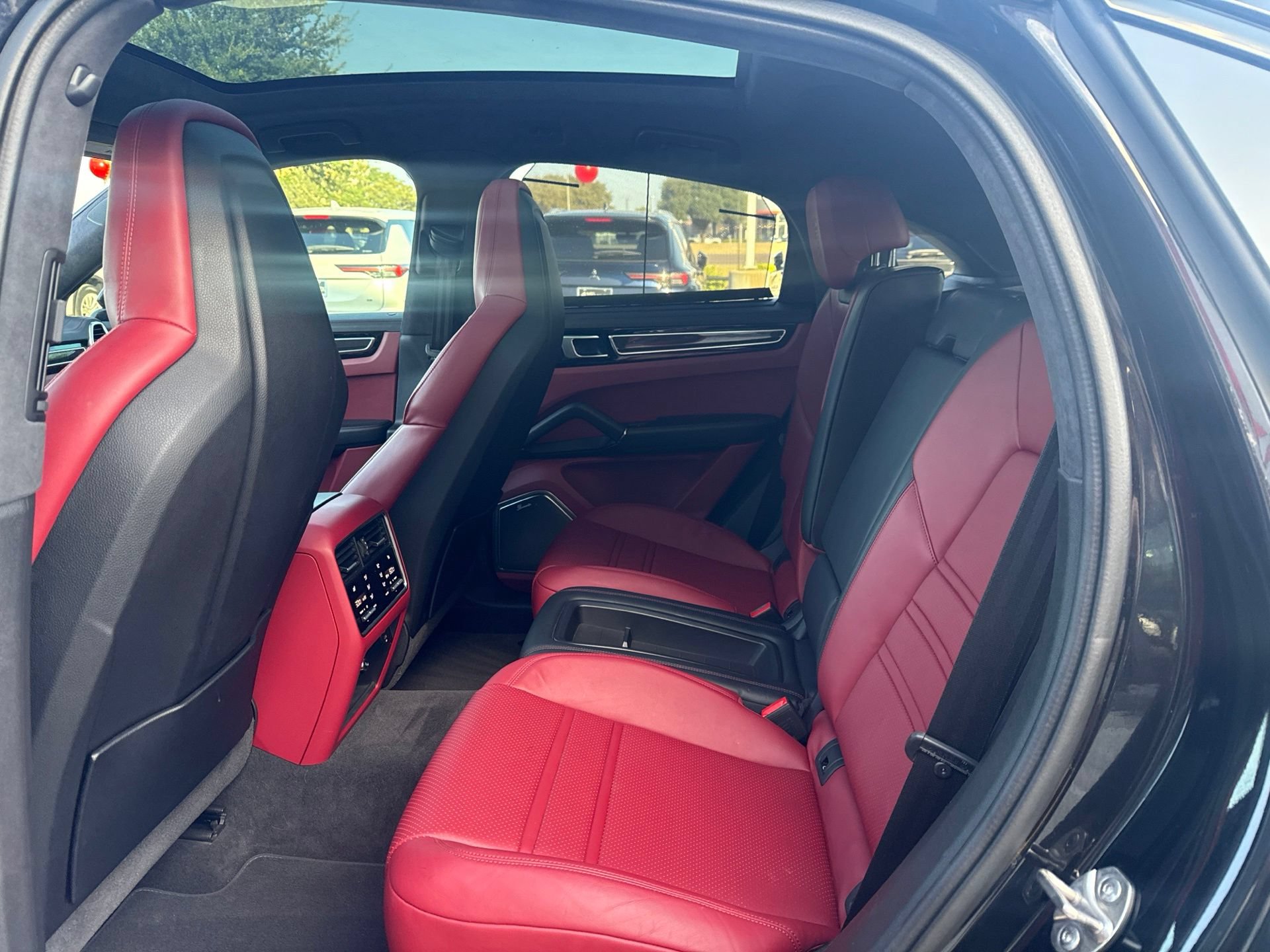 Used 2022 Porsche Cayenne GTS AWD/4WD image 5