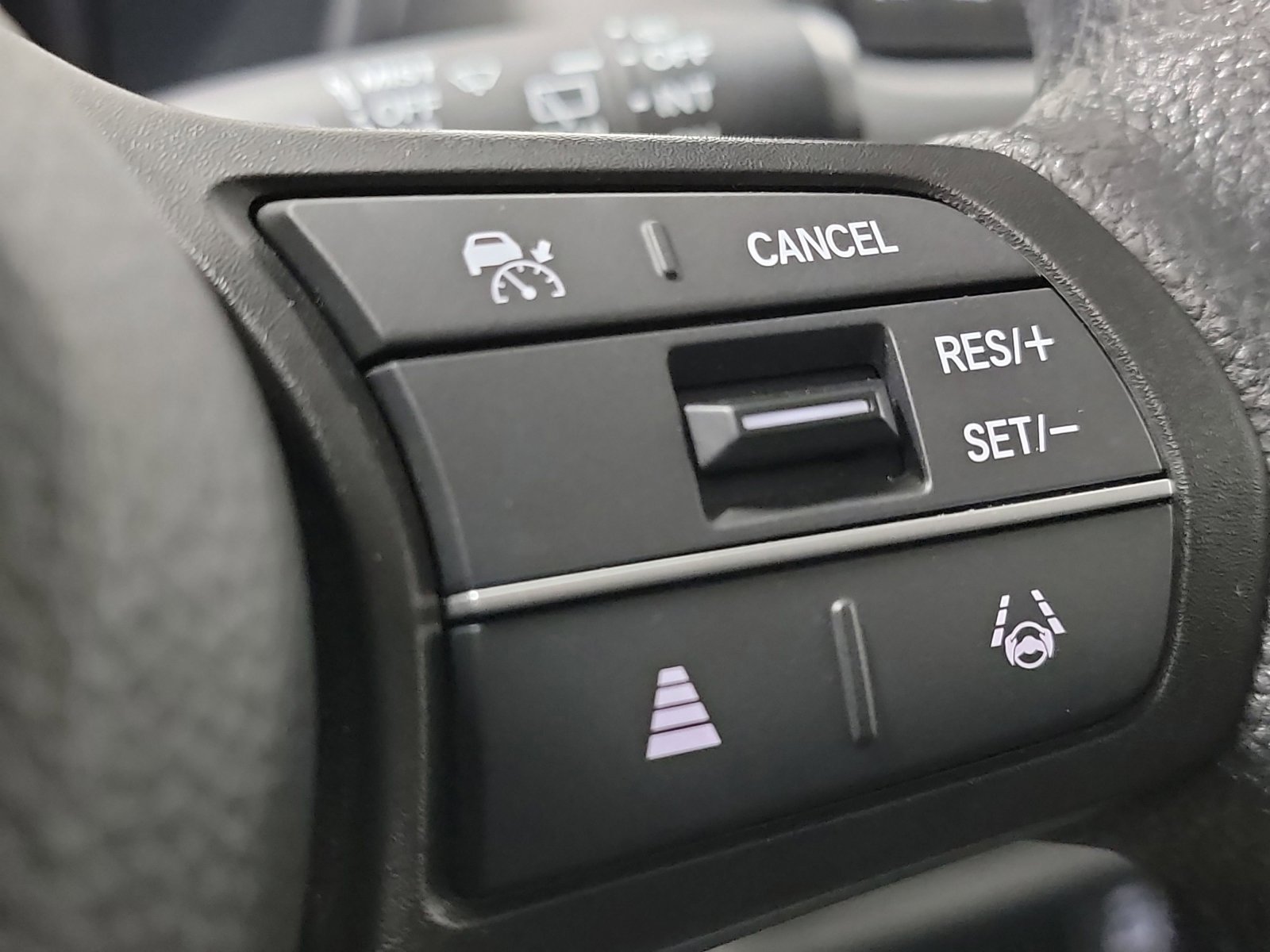 Certified 2025 Honda HR-V LX image 33