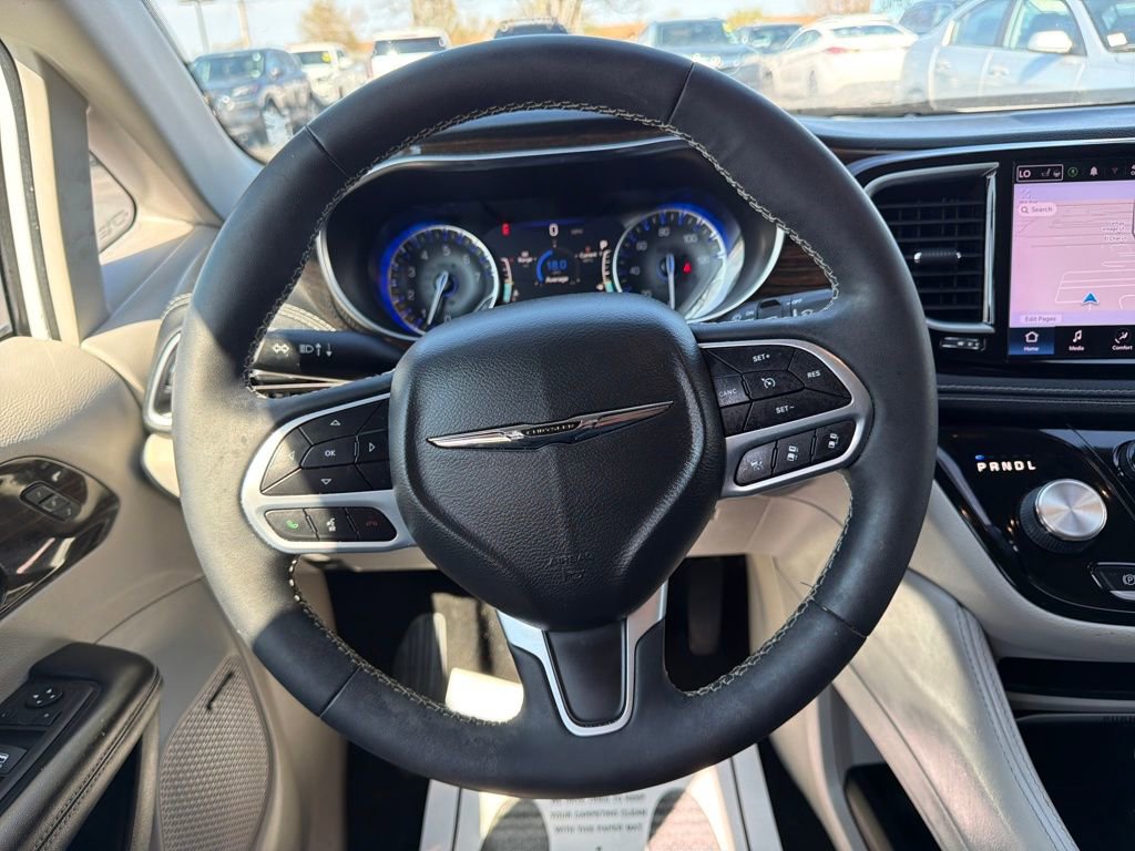 Used 2022 Chrysler Pacifica Limited image 34