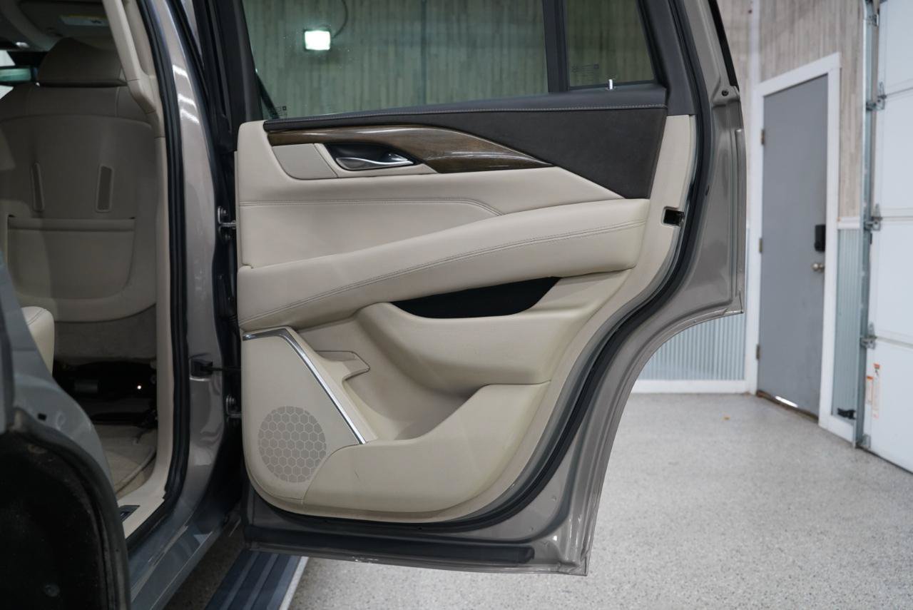 Used 2019 Cadillac Escalade Premium Luxury w/ LPO, Radiant Package AWD/4WD image 36