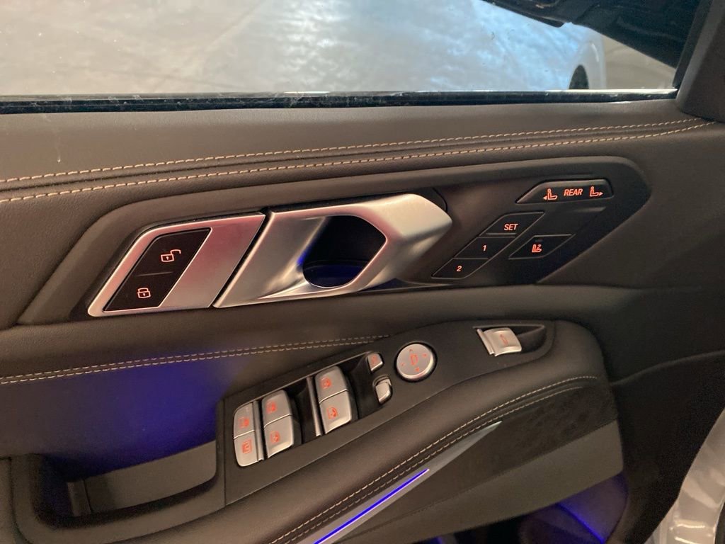 Certified 2025 BMW X7 xDrive40i w/ M Sport Package image 16
