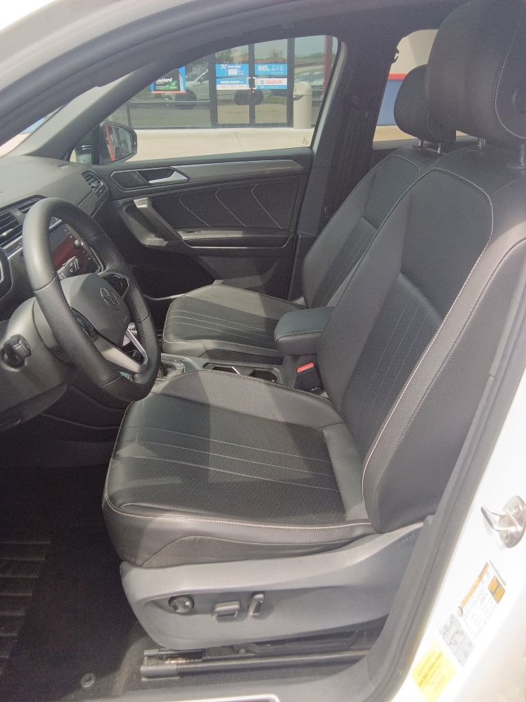 Used 2022 Volkswagen Tiguan SE R-Line FWD image 9