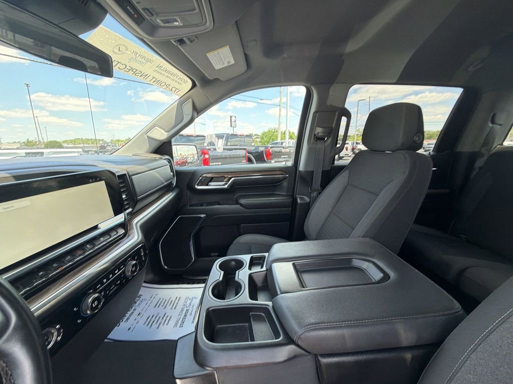 Used 2024 Chevrolet Silverado 1500 LT AWD/4WD image 11