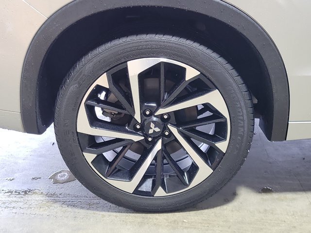 Used 2023 Mitsubishi Outlander SEL AWD/4WD image 5