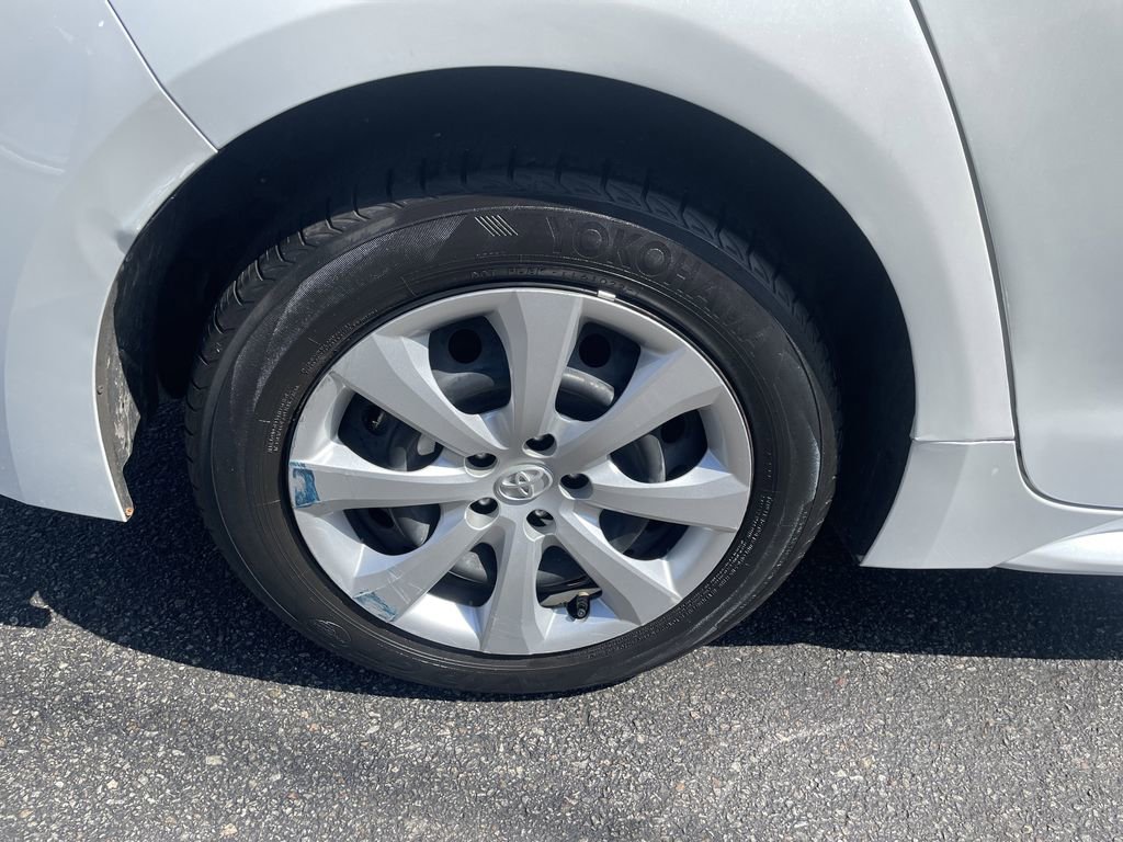 Used 2022 Toyota Corolla LE FWD image 12