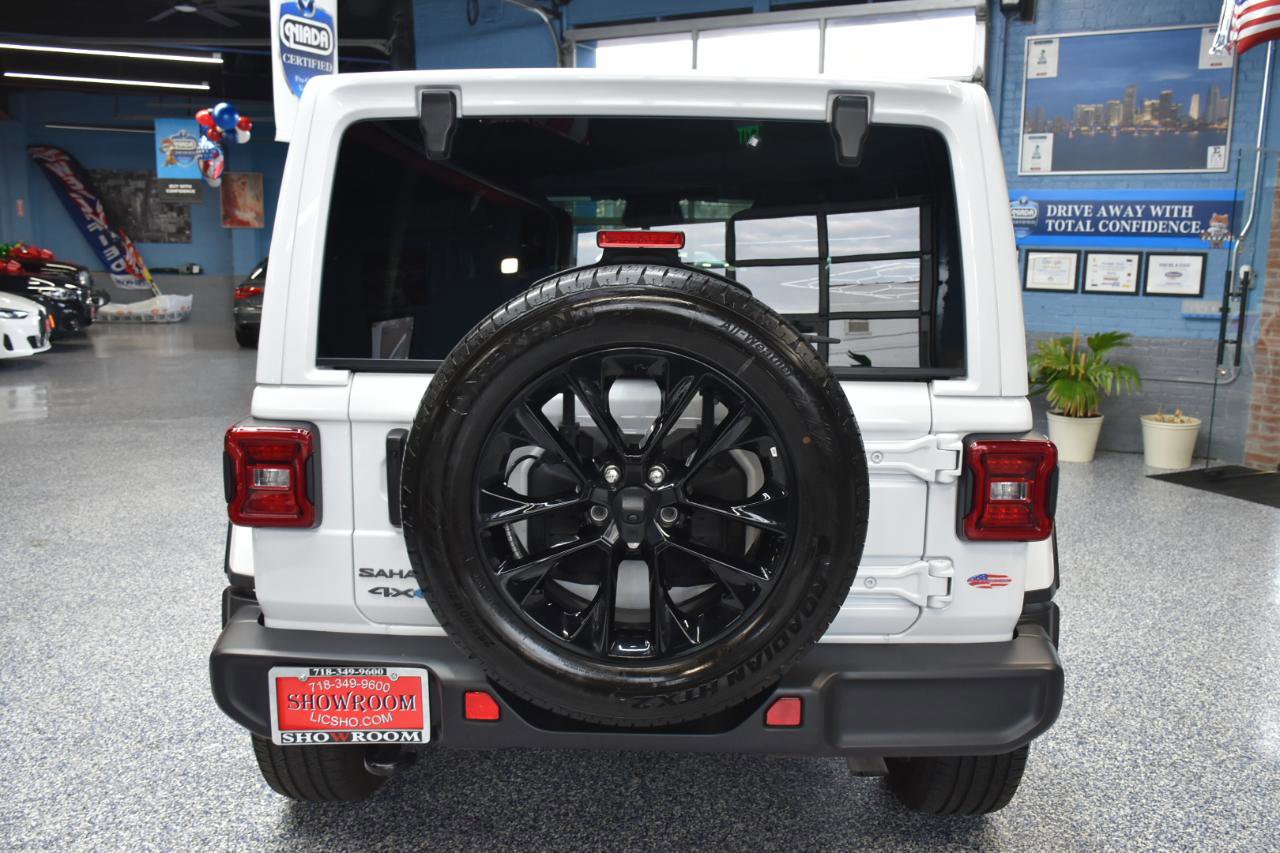 Used 2025 Jeep Wrangler Sahara image 6