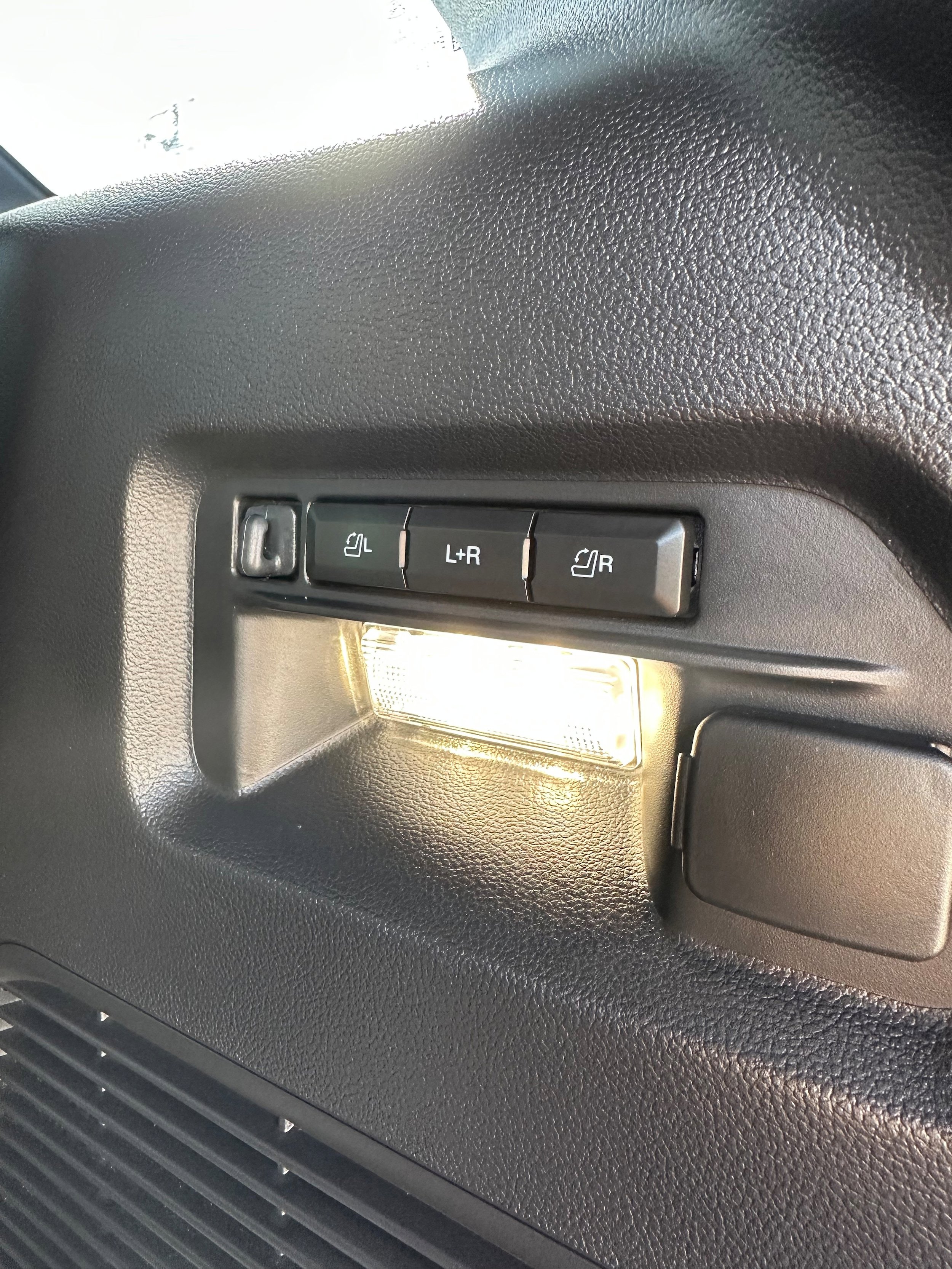 Used 2025 Ford Explorer ST AWD/4WD image 35