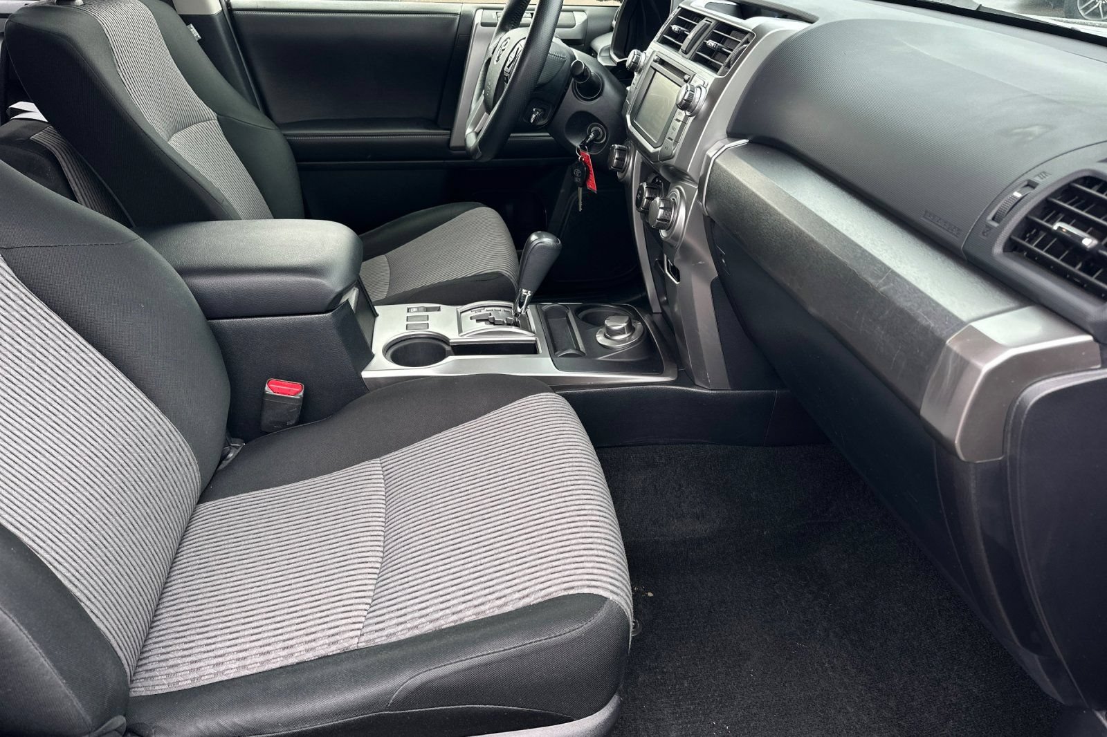 Used 2016 Toyota 4Runner SR5 AWD/4WD image 16