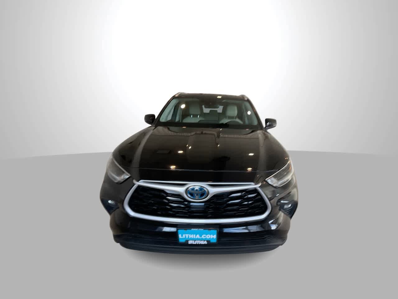 Used 2021 Toyota Highlander XLE AWD/4WD image 3