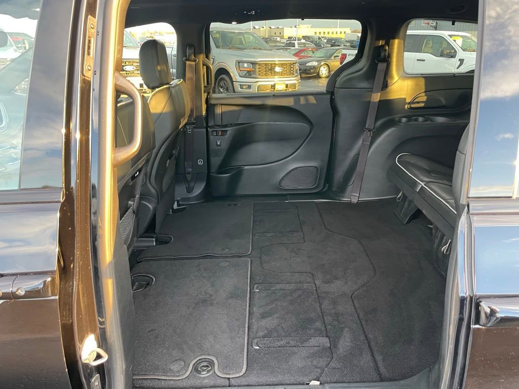 Used 2025 Chrysler Pacifica Limited image 54