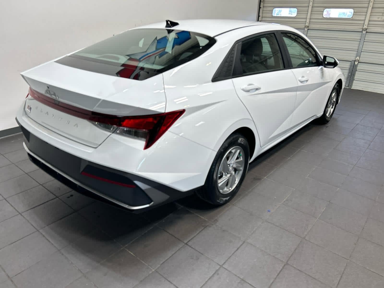 New 2026 Hyundai Elantra SE FWD image 3