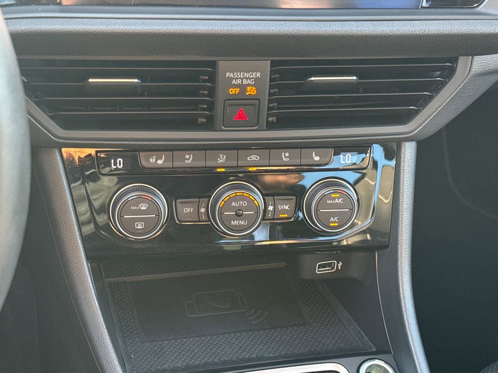 Used 2020 Volkswagen Jetta SEL Premium image 22