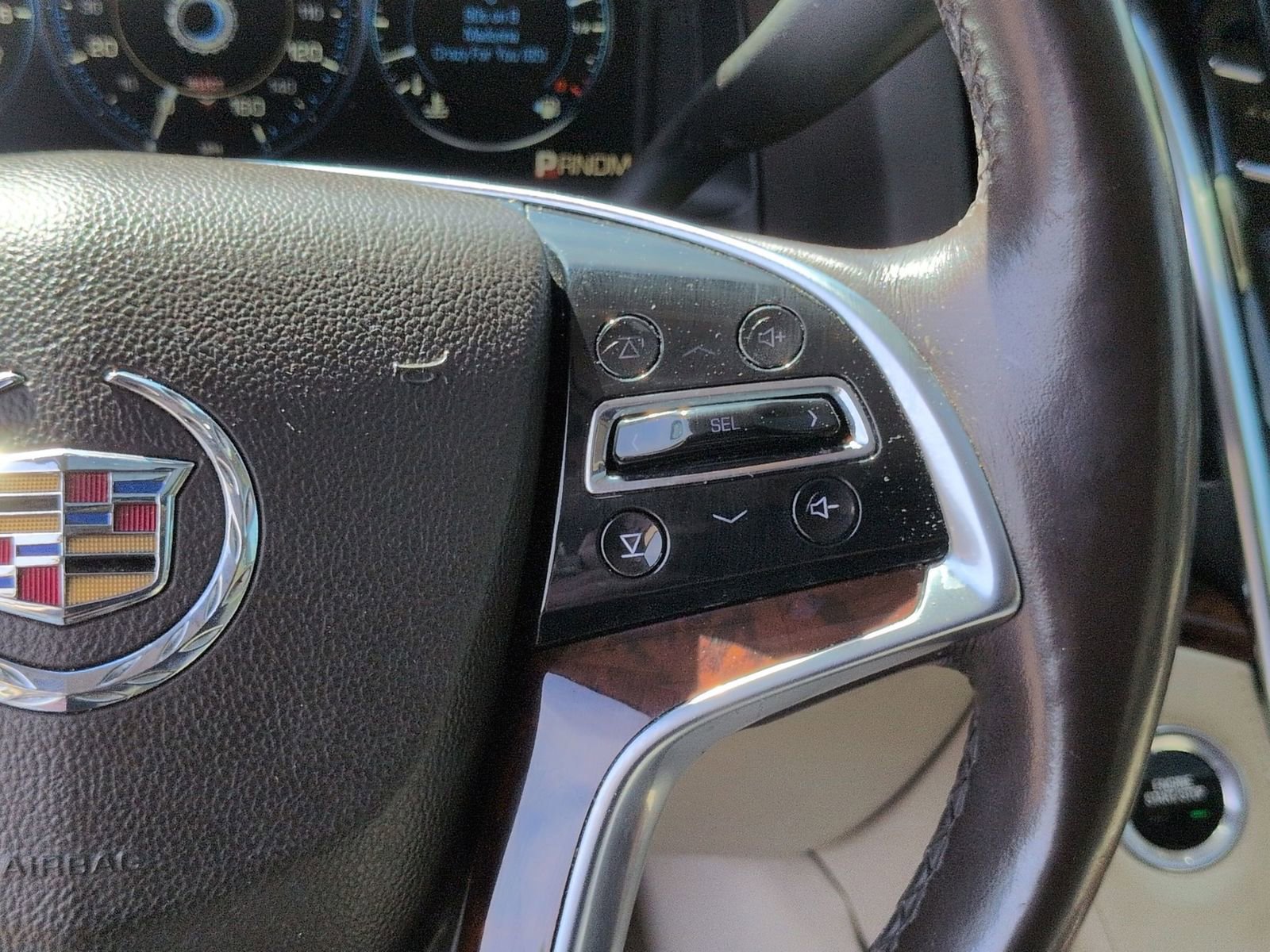 Used 2015 Cadillac Escalade Luxury image 18