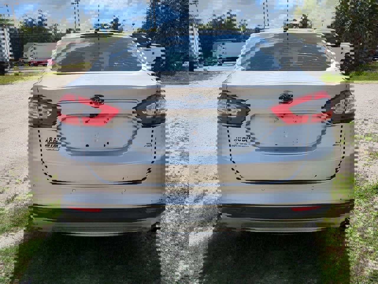 Used 2016 Ford Fusion SE image 5