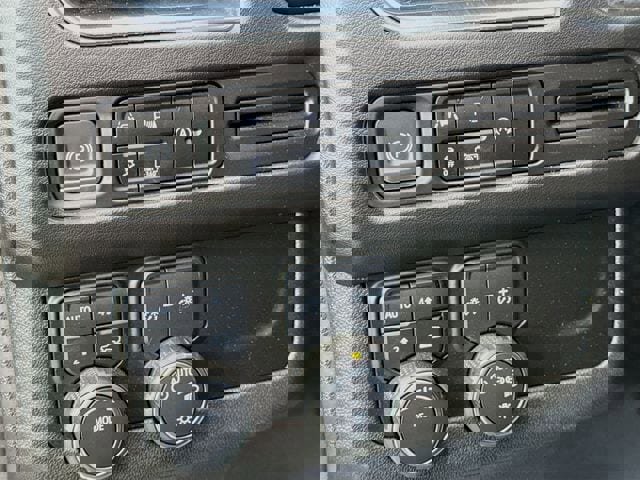 Used 2023 Chevrolet Suburban RST w/ Luxury Package image 13