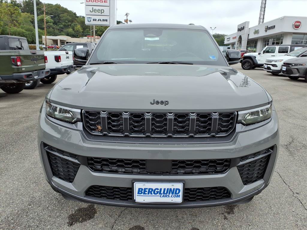 New 2027 Jeep Grand Cherokee 4WD image 9