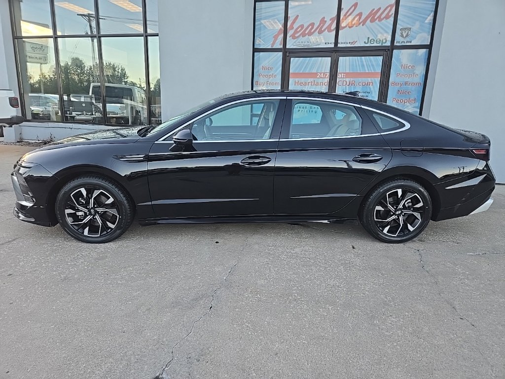 Used 2025 Hyundai Sonata SEL FWD image 4