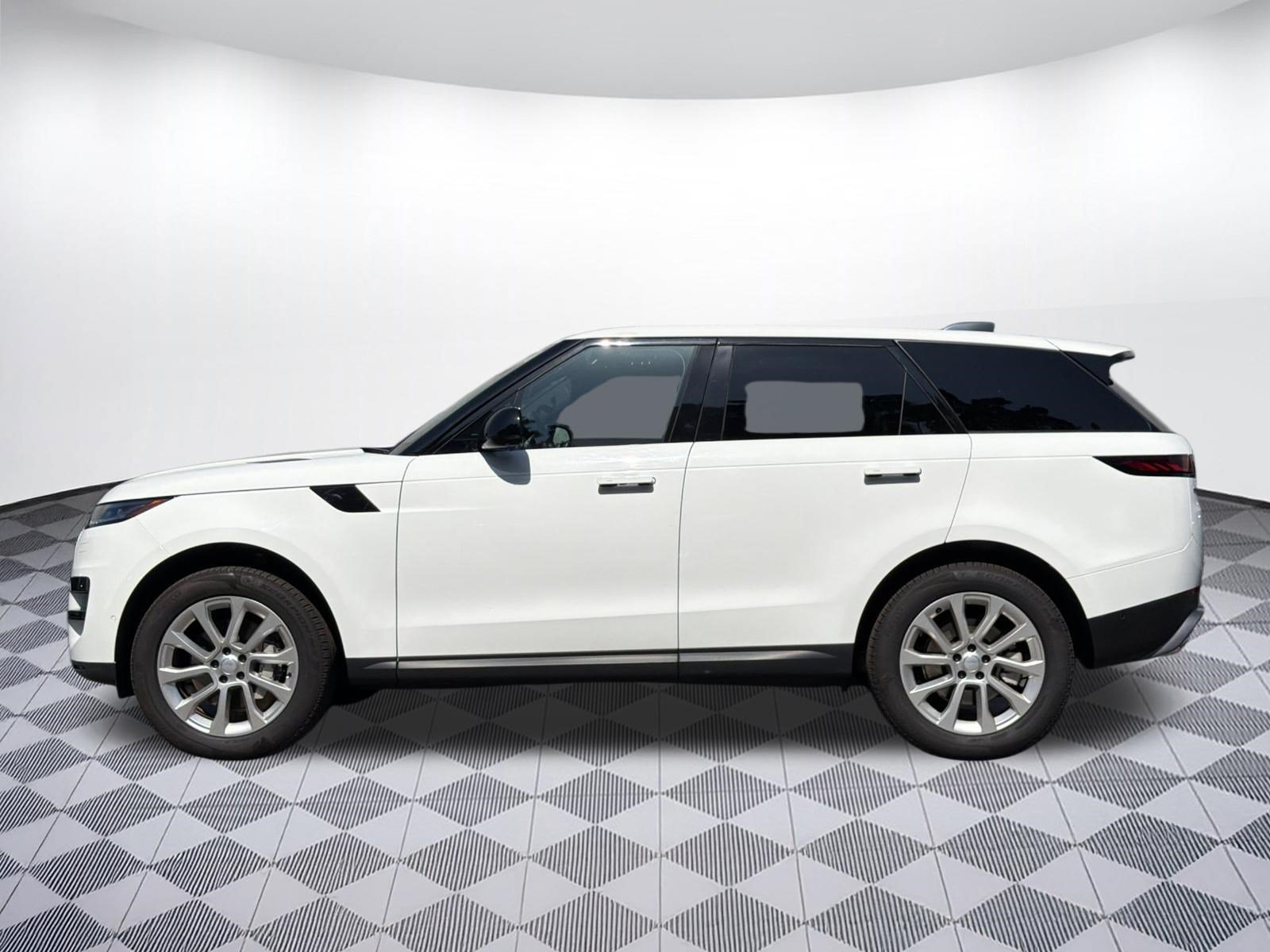 Used 2025 Land Rover Range Rover Sport SE AWD/4WD image 2