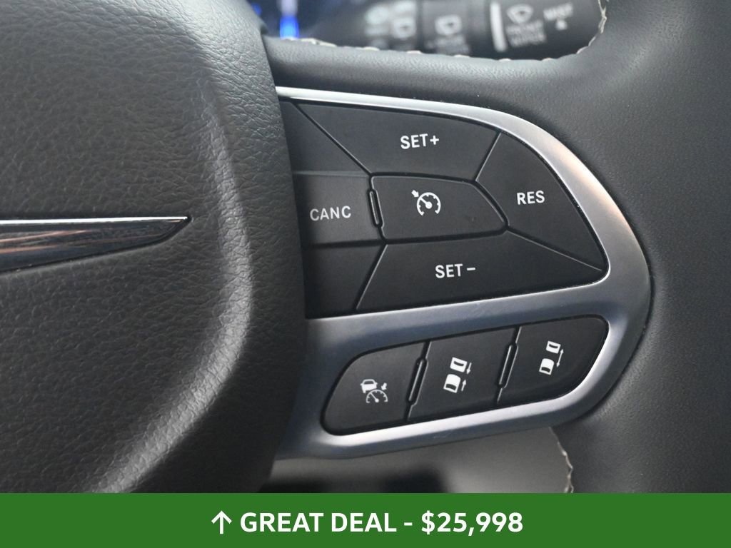 Used 2024 Chrysler Pacifica Touring-L image 41