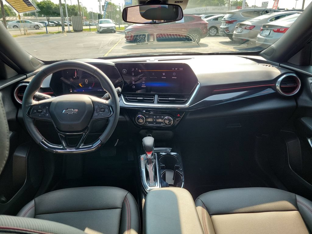 Used 2025 Chevrolet Trax RS w/ Sunroof Package FWD image 13