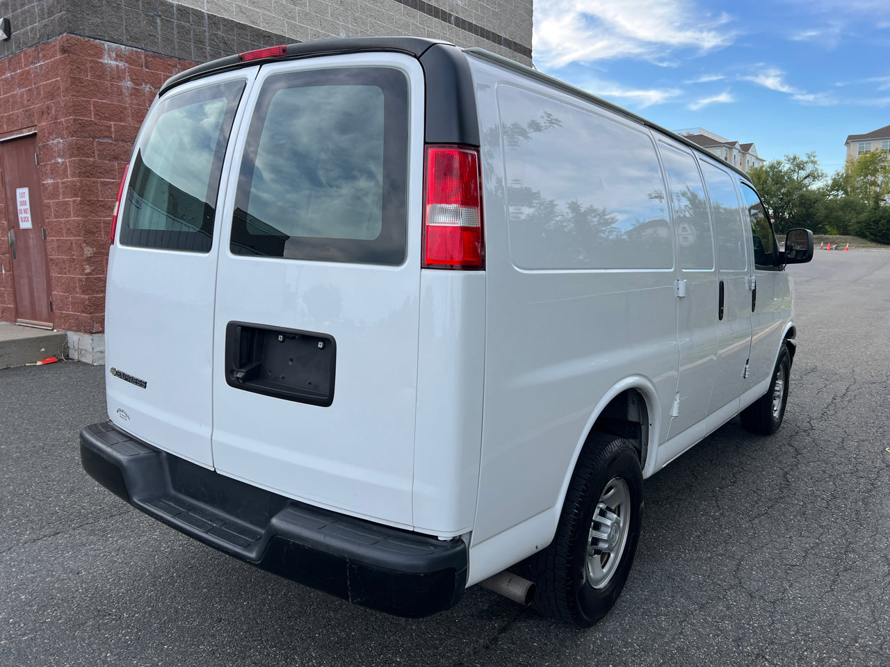 Used 2018 Chevrolet Express 2500 image 7