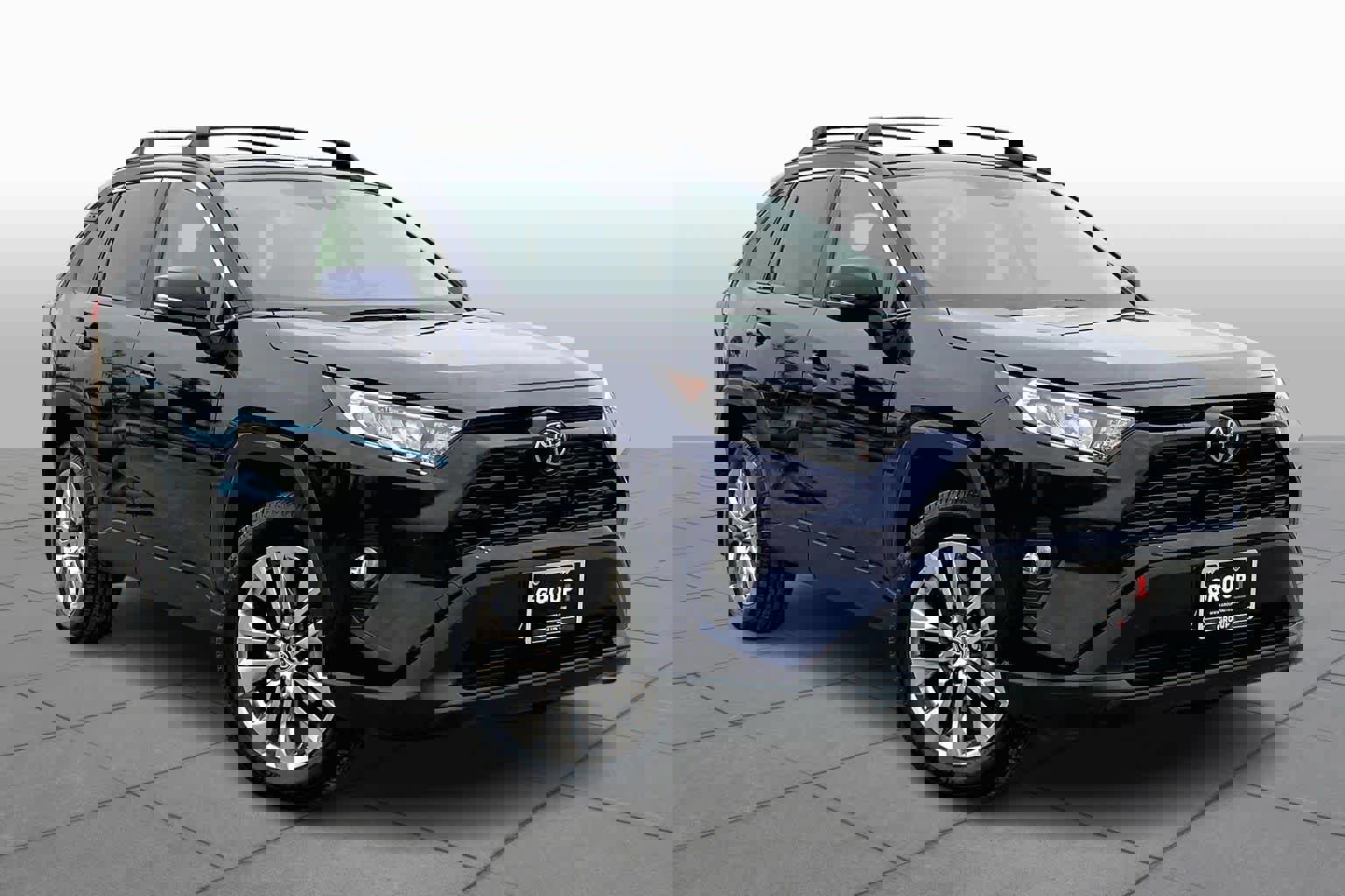 Used 2021 Toyota RAV4 XLE Premium image 2