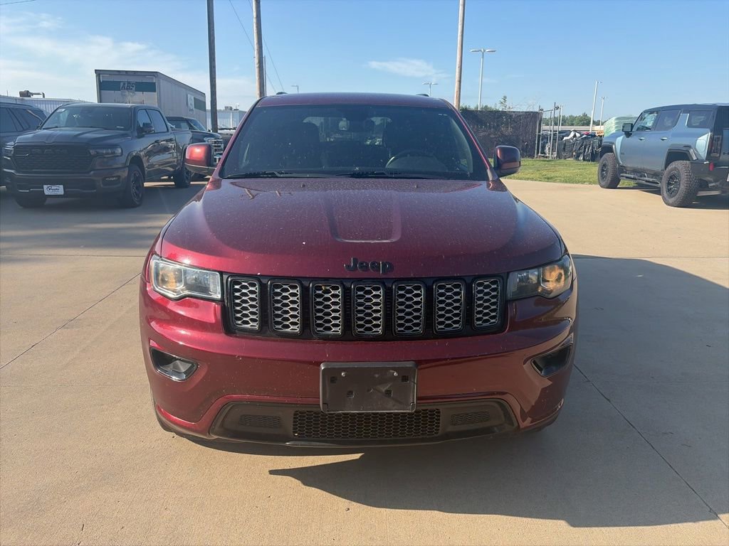 Used 2019 Jeep Grand Cherokee Altitude AWD/4WD image 4