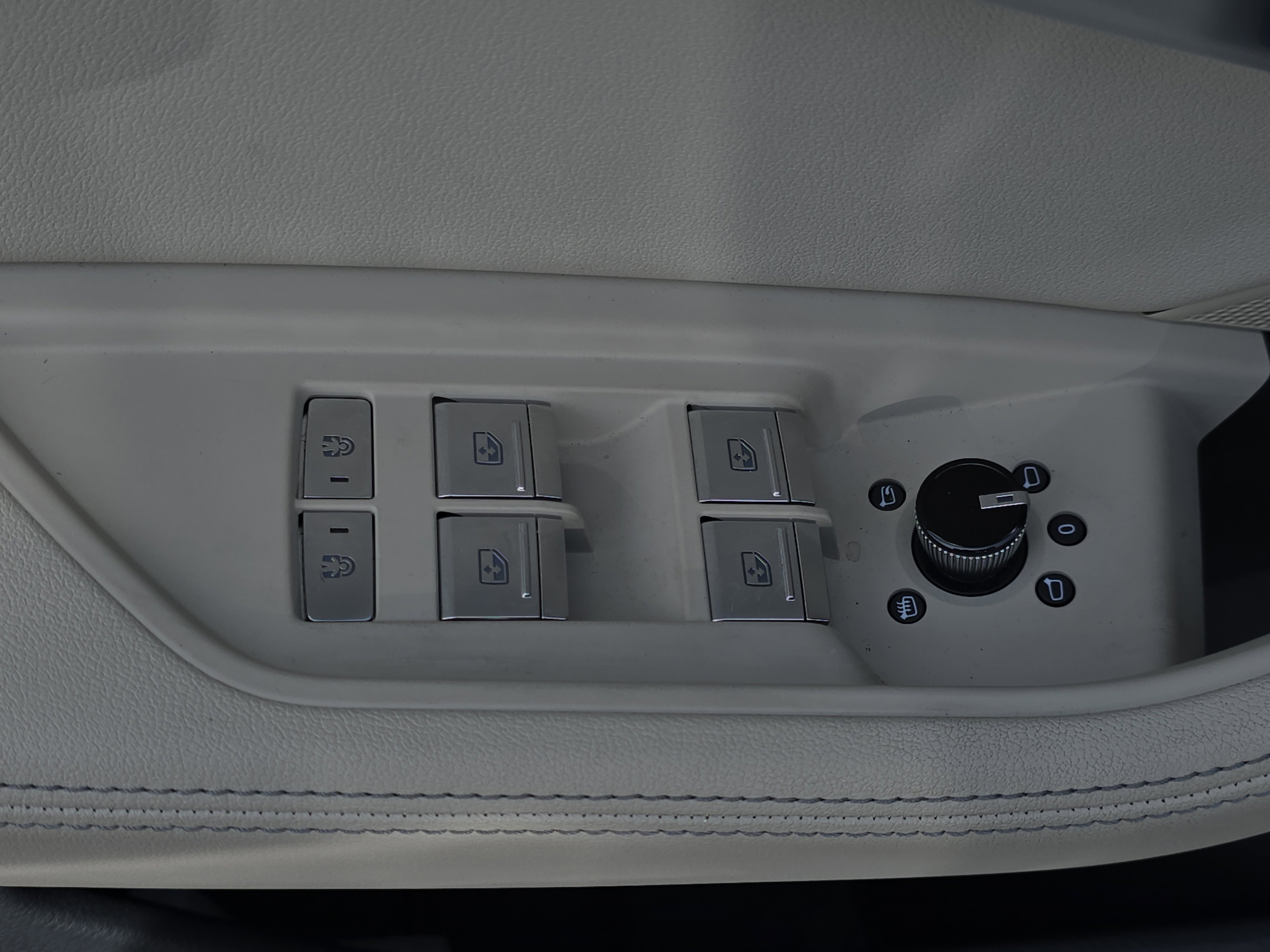 Used 2019 Audi e-tron Premium Plus AWD/4WD image 28