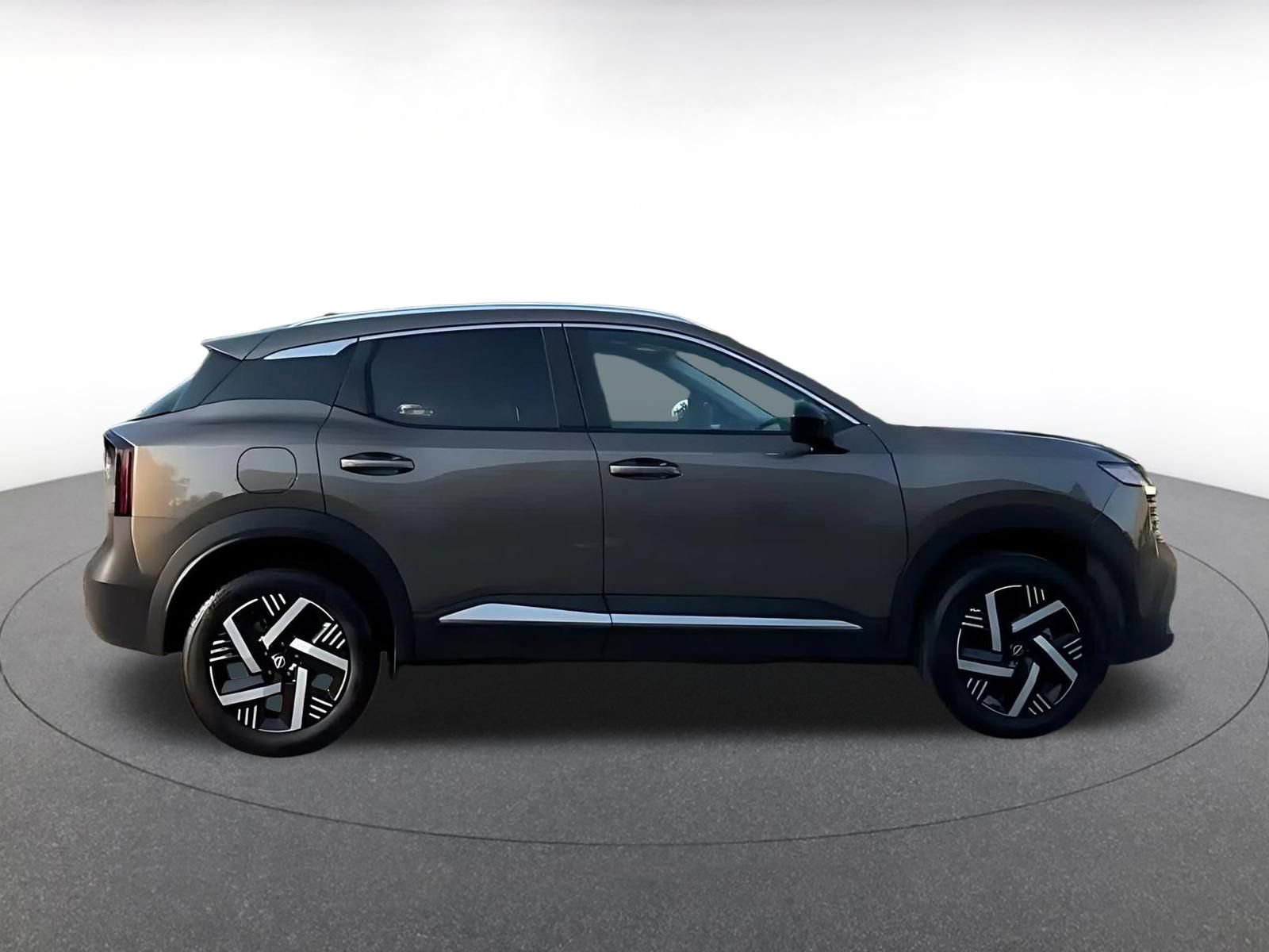 Used 2026 Nissan Kicks SV w/ Cold Weather Package FWD image 16