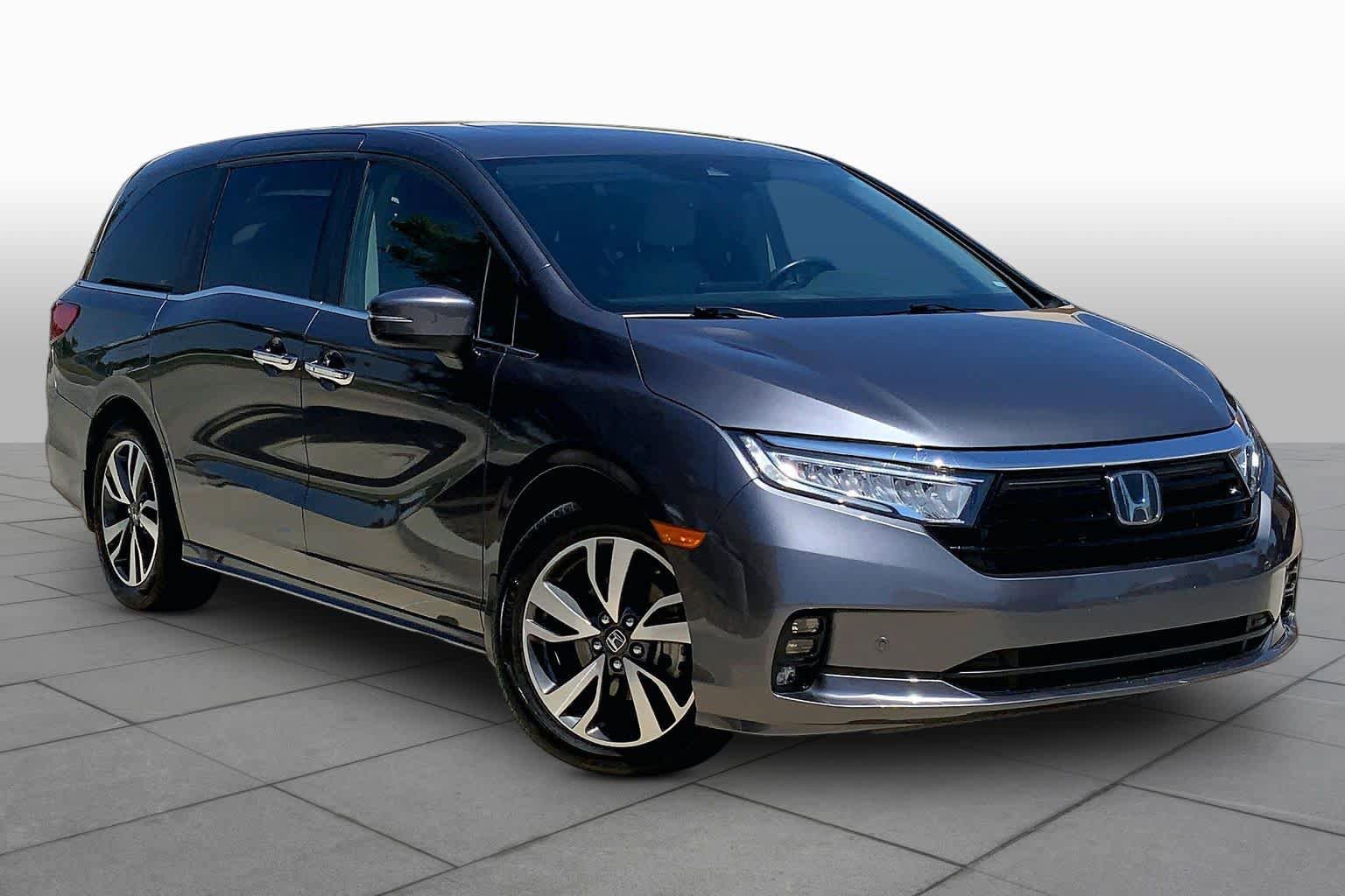 Used 2024 Honda Odyssey Touring image 3