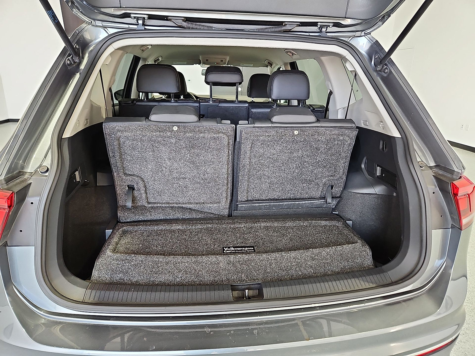 Certified 2020 Volkswagen Tiguan SE FWD image 12