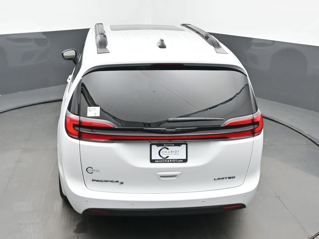Used 2025 Chrysler Pacifica Limited image 40