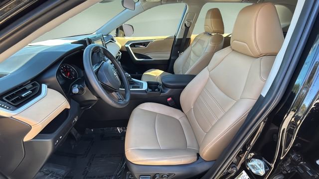 Used 2021 Toyota RAV4 XLE Premium image 18