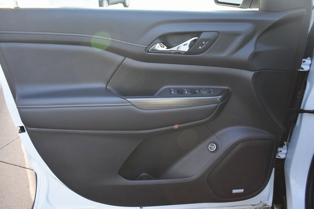 Used 2023 GMC Acadia SLT image 14