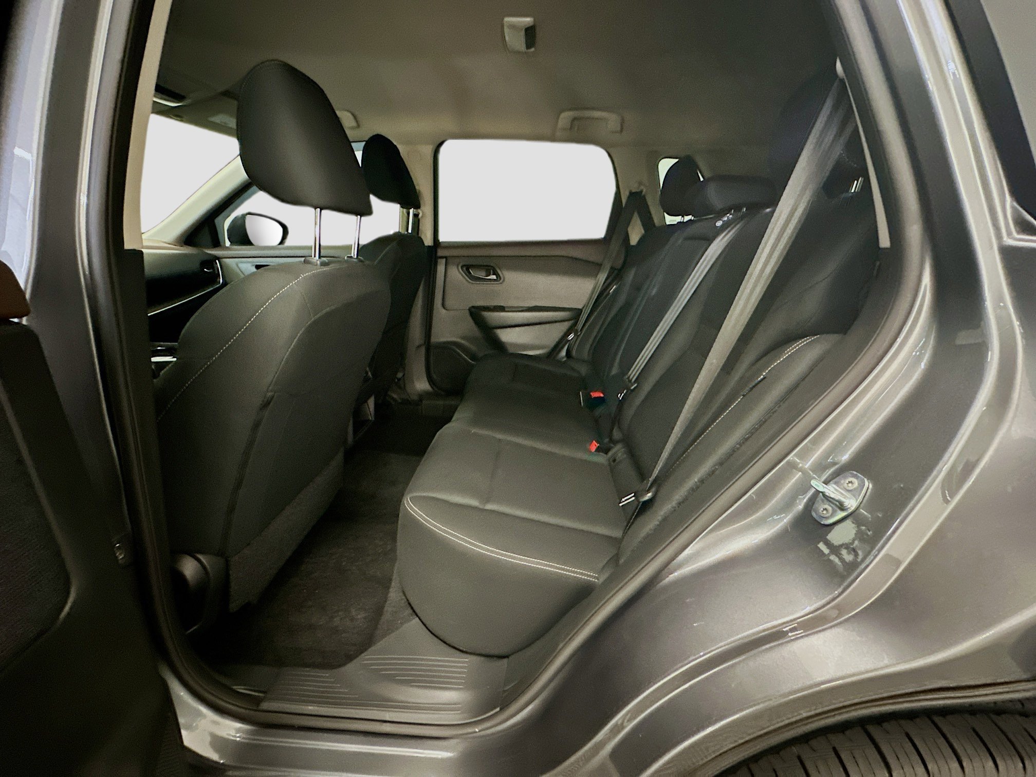 Used 2023 Nissan Rogue S image 29