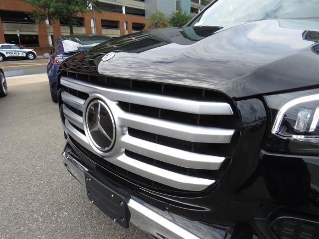 Used 2025 Mercedes-Benz GLS 450 4MATIC image 28