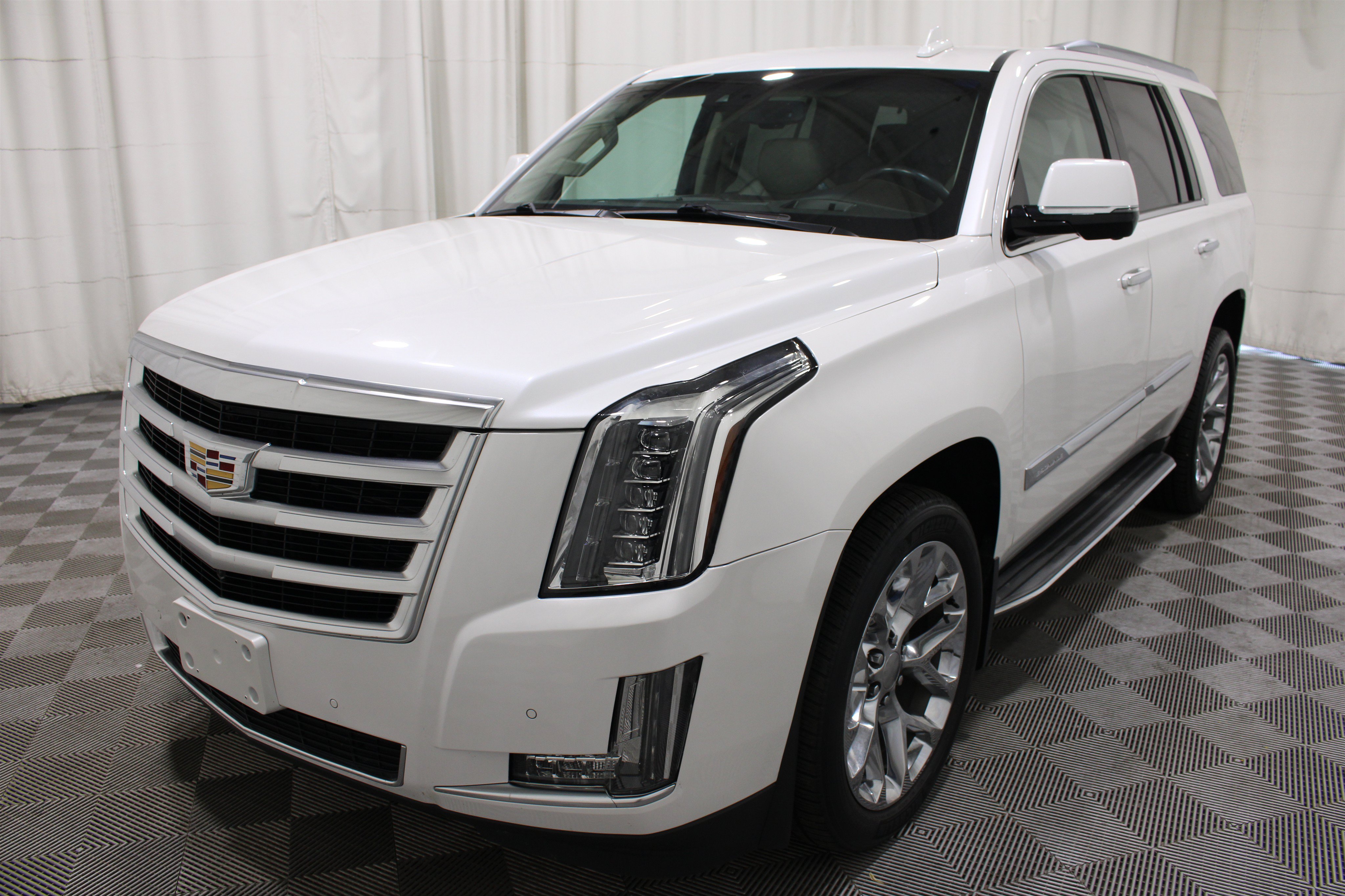 Used 2016 Cadillac Escalade Luxury AWD/4WD image 35