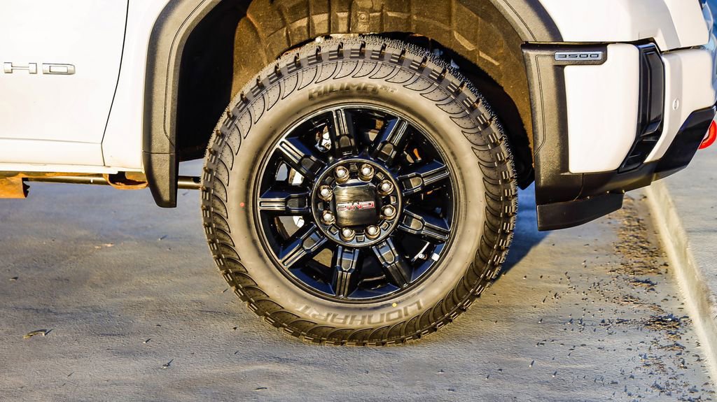 Used 2025 GMC Sierra 2500 AT4 image 11